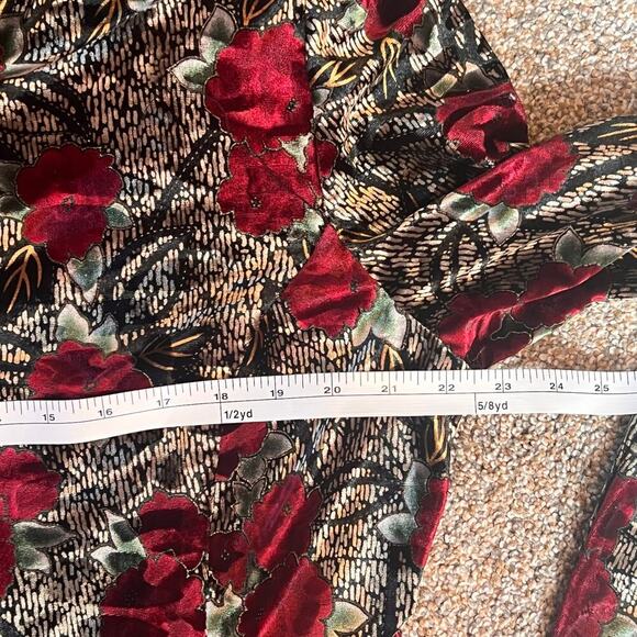 R&K Vintage Evening Black/Red/Gold Velour Feel Button Down Women's Top.  Size 18 - Picture 4 of 8